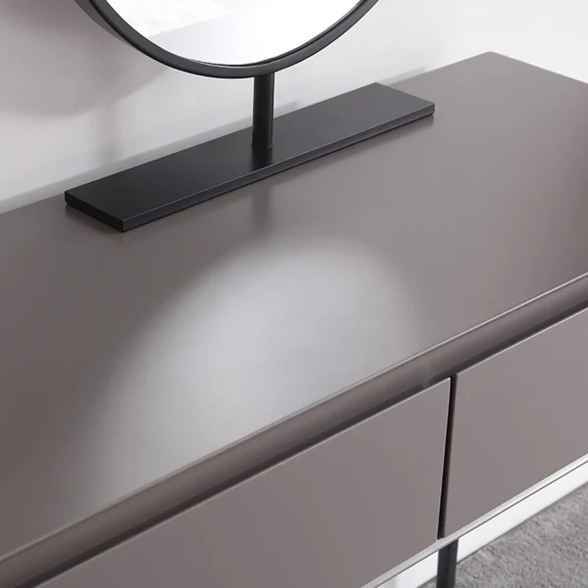 Graffie dresser - Makeup Vanity - Image 3