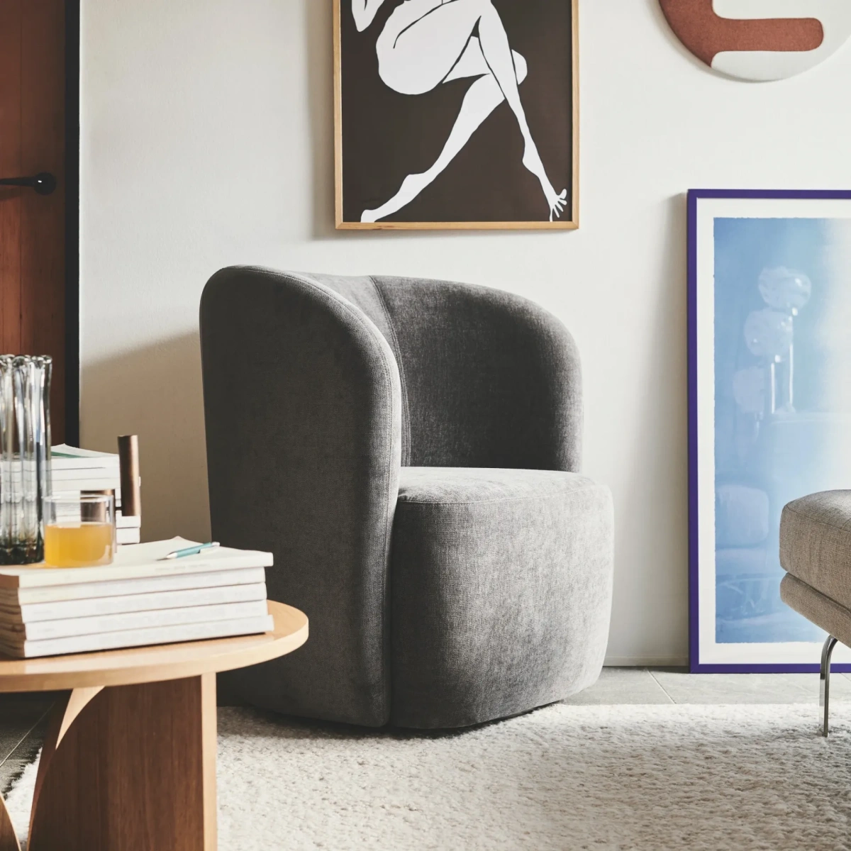 Lamoda Natural wood upholstered chair with 360 degree swivel base - Image 1