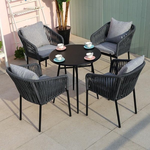 Wollston dining set, 4 chairs and a table