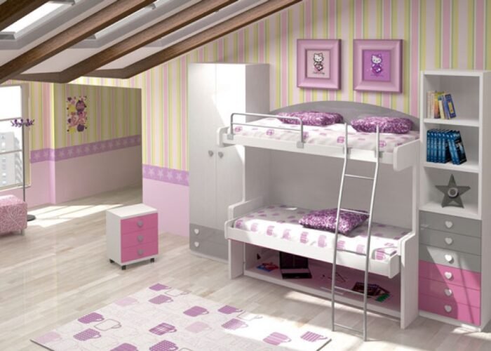 Children's bedroom with a fixed bed-table and a lower folding bed with a table. - Image 2