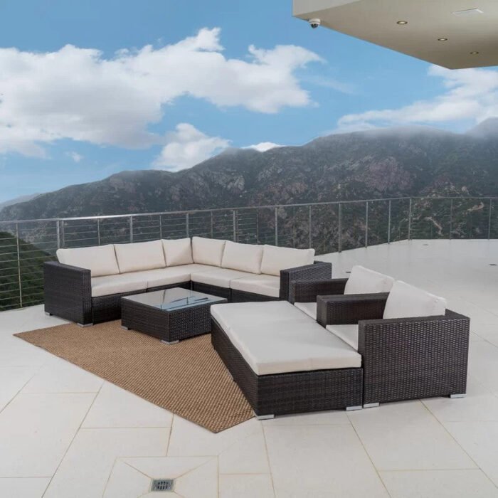 VIP corner can accommodate 9 people - Image 1